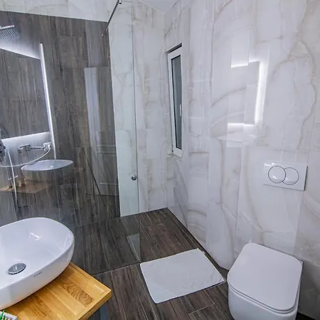 Tree Hotel Korce