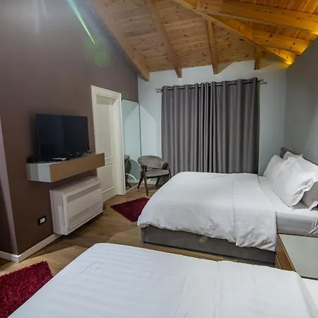 Tree Hotel Korce